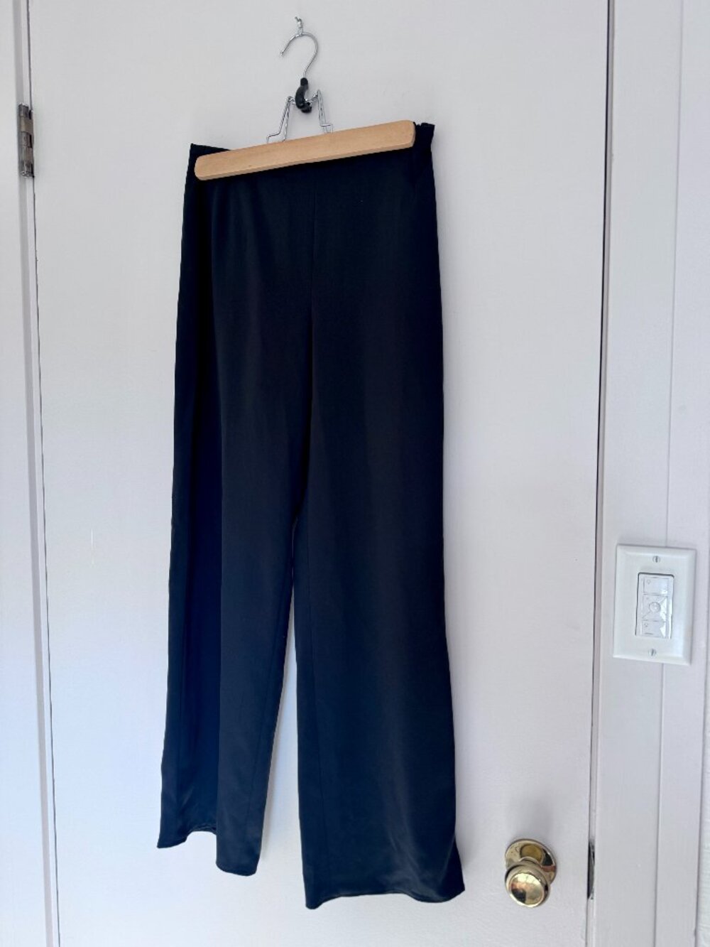 Armani Collezioni black straight mid-rise satin casual pants US 0 2